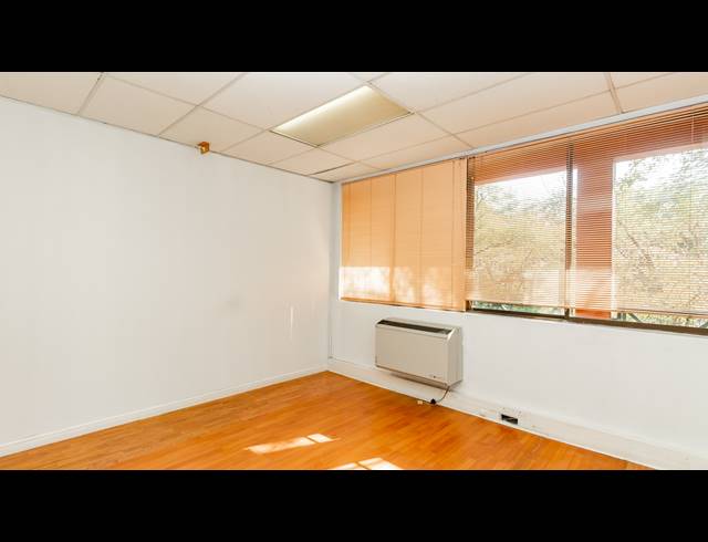 213M² OFFICE TO LET IN LYME PARK